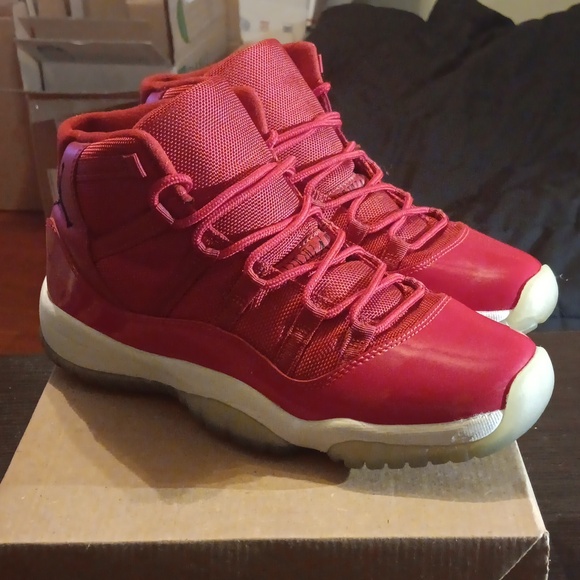 Jordan 11 Retro Win Like 96 Sneakers SZ 6.5Y Womens SZ 8 EUC - Picture 3 of 10